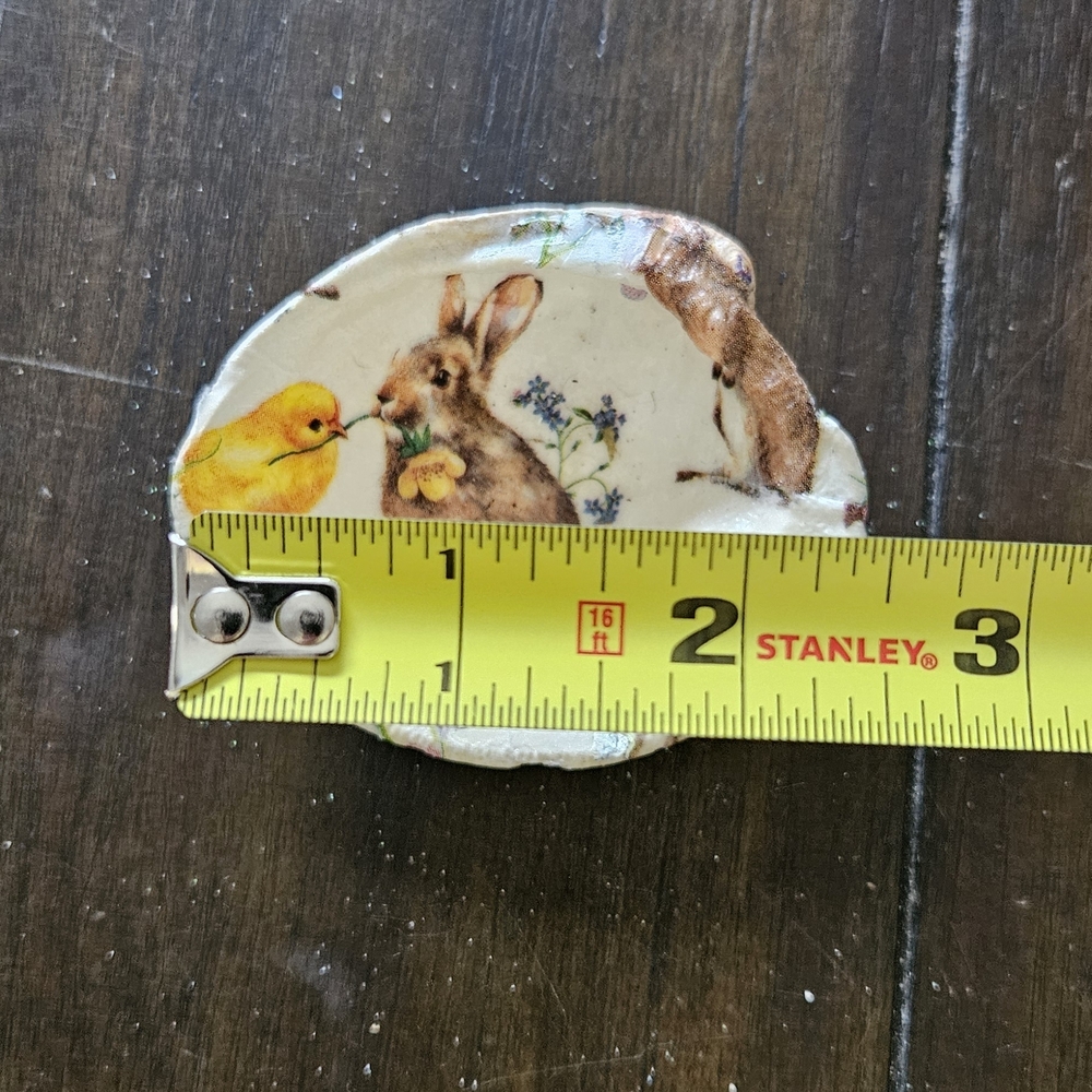 Decorative Plate with Rabbit and Chick Design - Picture 4 of 4